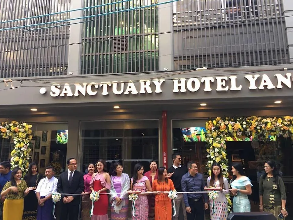 Sanctuary Hotel Yangon 3*,